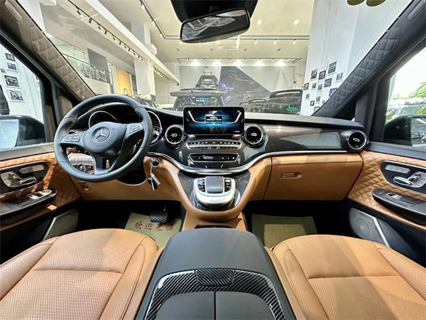 奔驰V260米乐 M6米乐L七座商务车完美展现舒适性(图2)