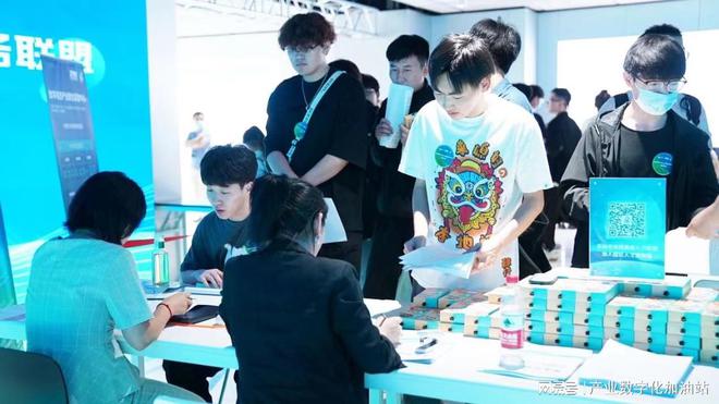米乐M6 米乐聚人才促就业设计小镇创新中心企业、毕业生双选会顺利举办(图3)