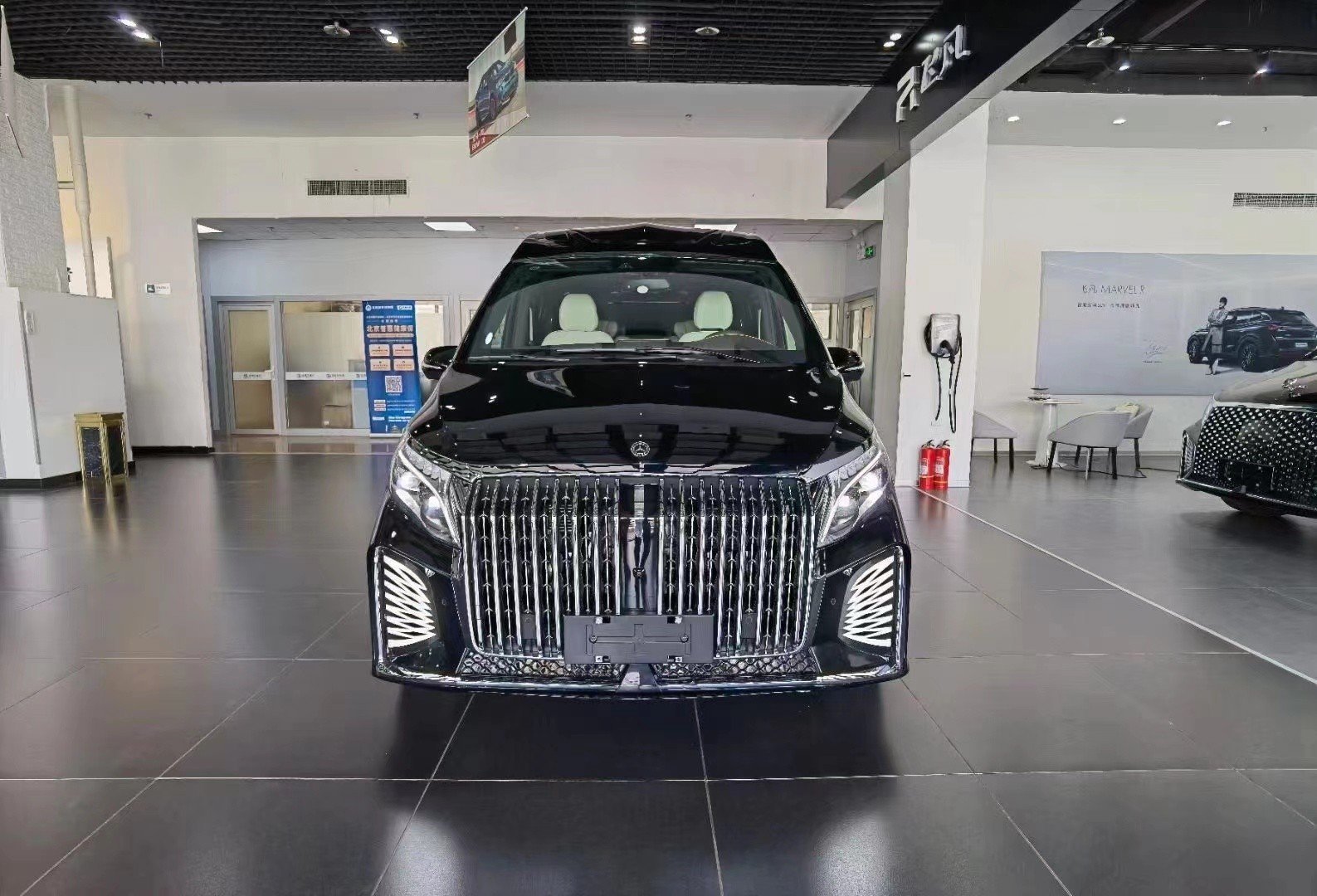 奔驰V260新款商务车 奔驰V2米乐 M6米乐60改装报价(图1)