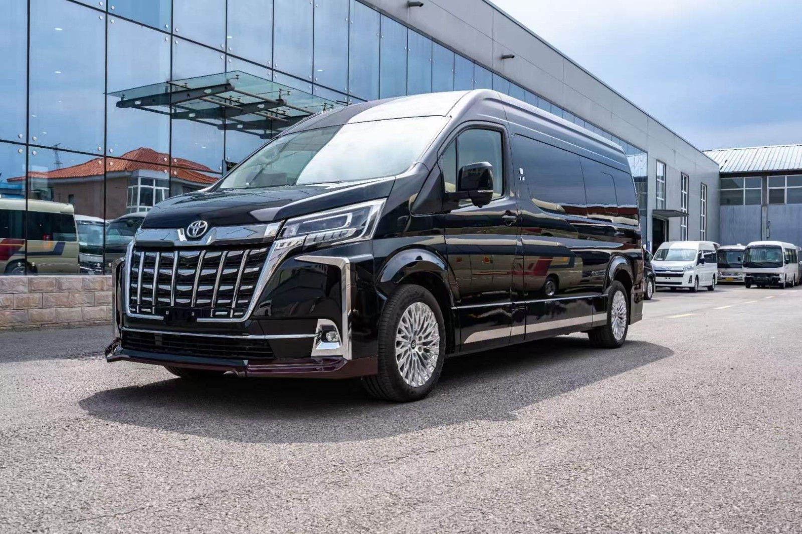米乐 M6米乐2023款丰田海狮高端定制版 超豪华商务MPV(图1)