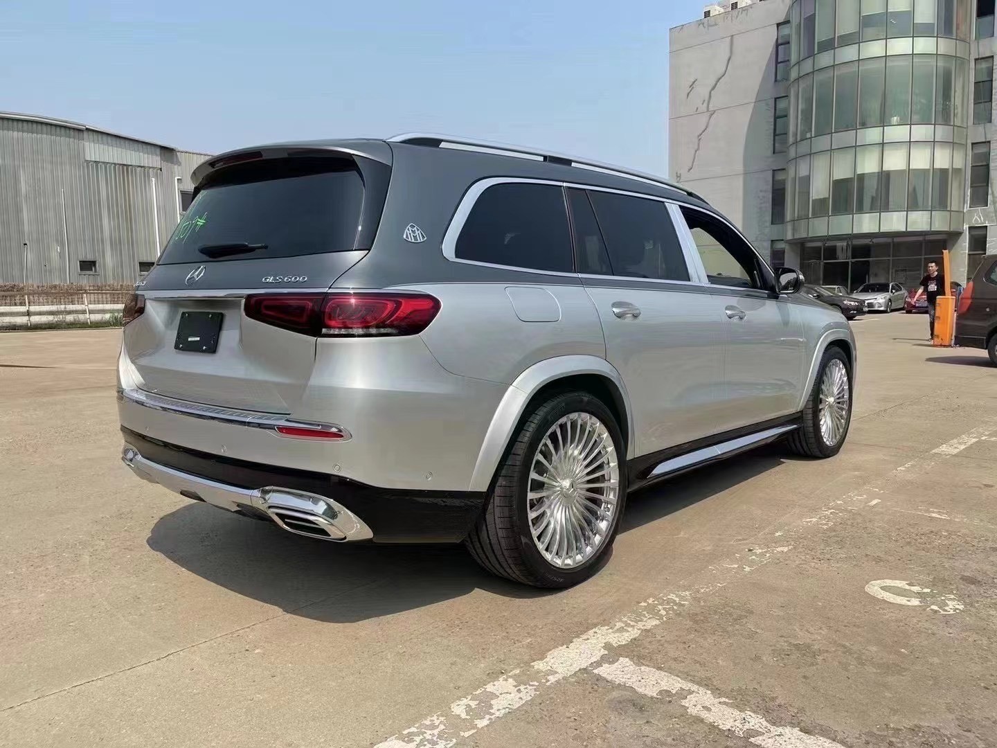 米乐 M6米乐2023款奔驰迈巴赫GLS600顶级完美商务SUV 售全国(图3)