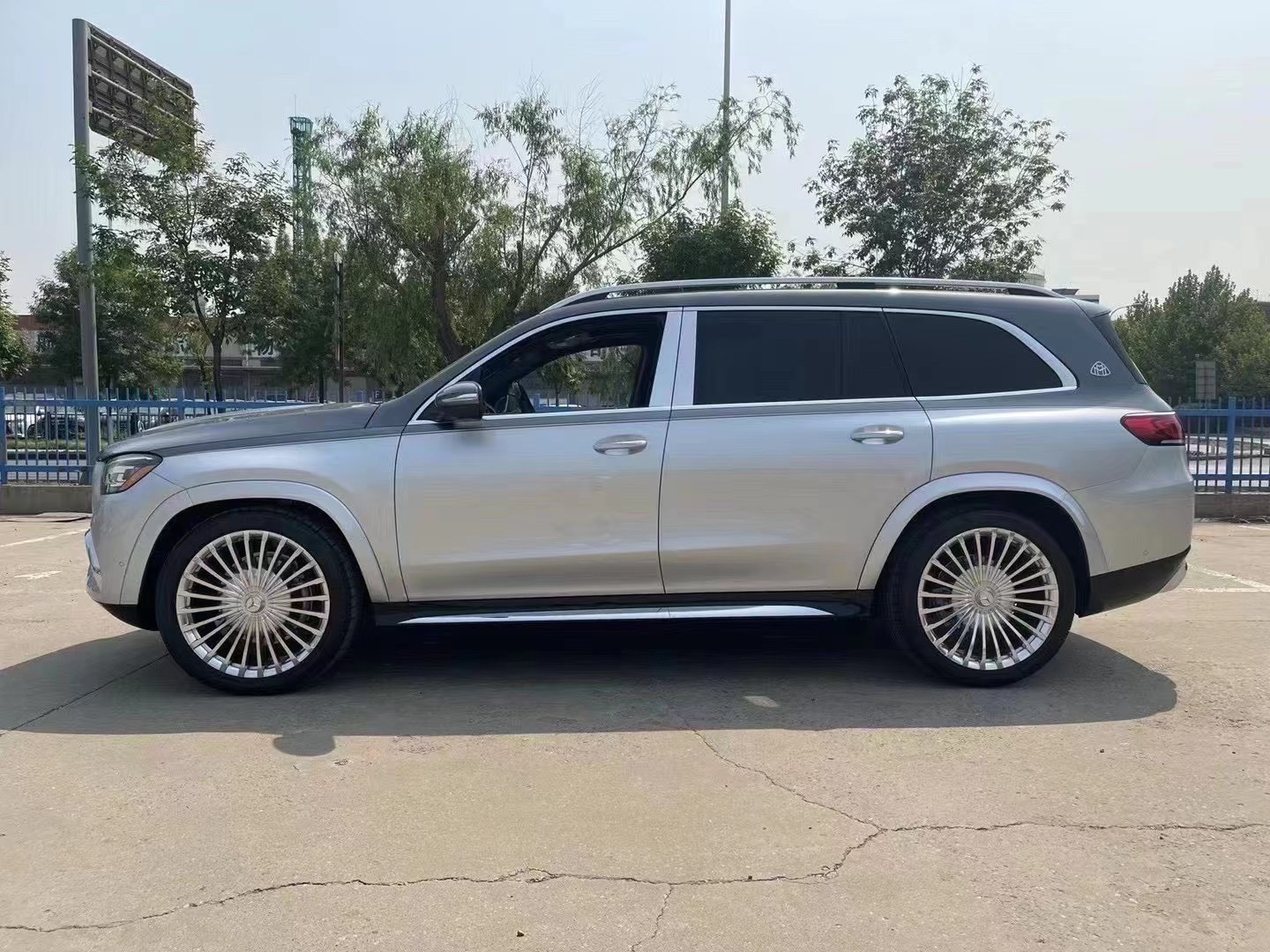 米乐 M6米乐2023款奔驰迈巴赫GLS600顶级完美商务SUV 售全国(图5)