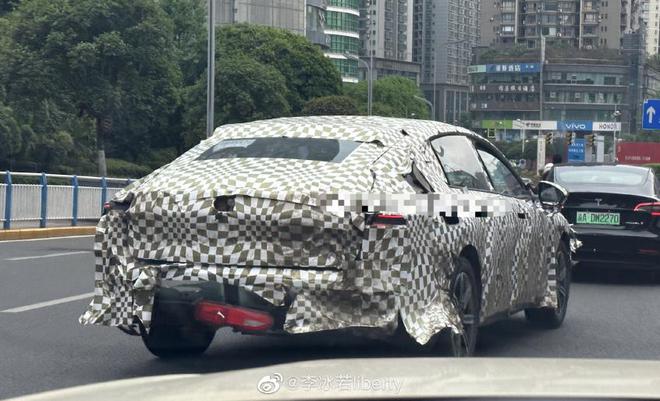 米乐M6 米乐采用家族式设计 深蓝全新车型谍照曝光(图1)