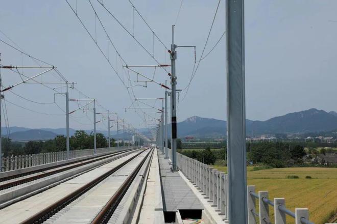 米乐M6 米乐设计时速350公里的莱荣高铁已全面进入静态验收阶段(图1)