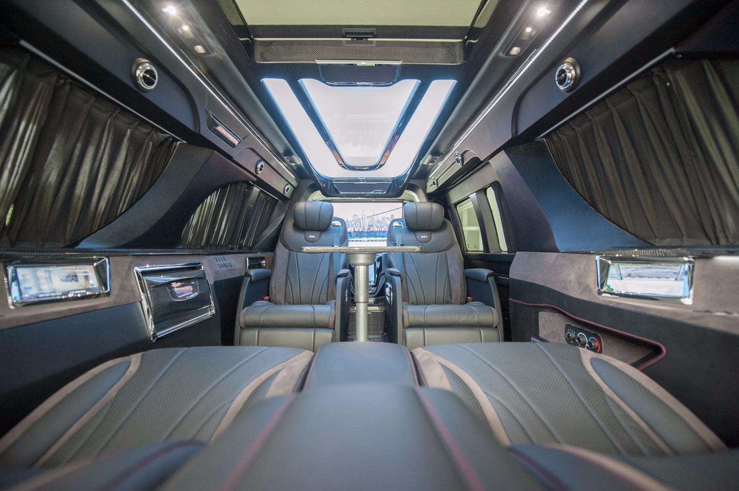 米乐 M6米乐GMC商务车GL650低顶版新款棕色内饰(图4)