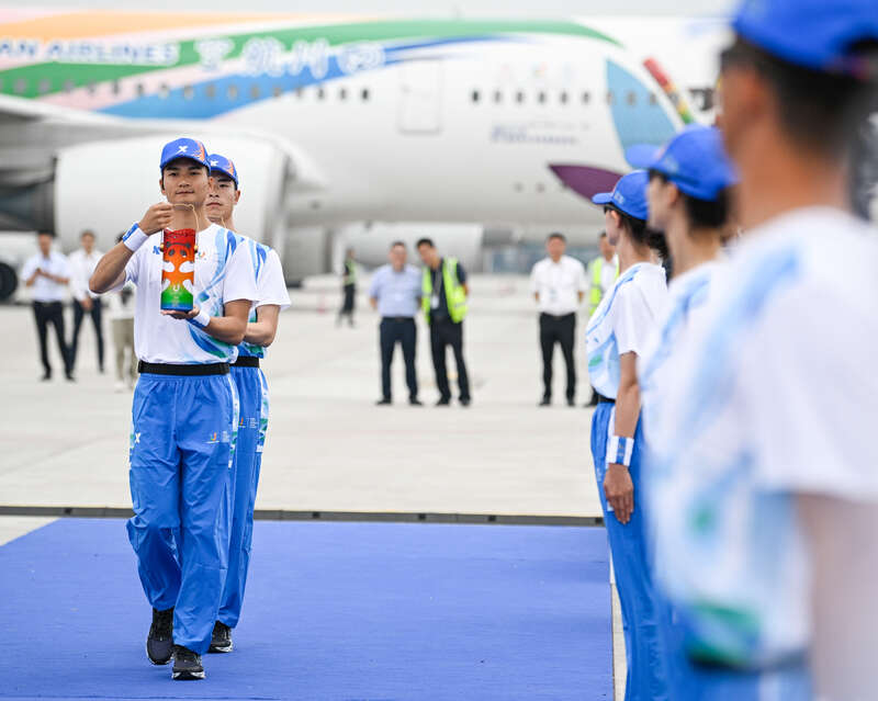 每周图片精选（63-69） 米乐 M6米乐全国高考举行、神舟十五号返回舱着陆、收割小麦(图4)