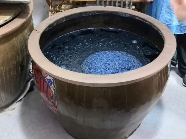 用板蓝根做出米乐 M6米乐美丽的扎染？在这里制作独一无二的围巾→(图4)
