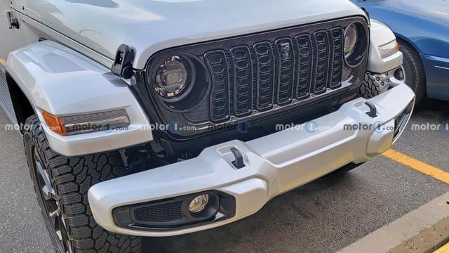 细节设计更加米乐 M6米乐精致新款Jeep角斗士测试谍照曝光(图1)