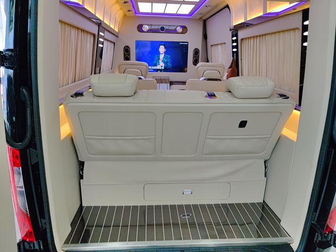 米乐 M6米乐新款奔驰斯宾特只有港口才有车？(图9)