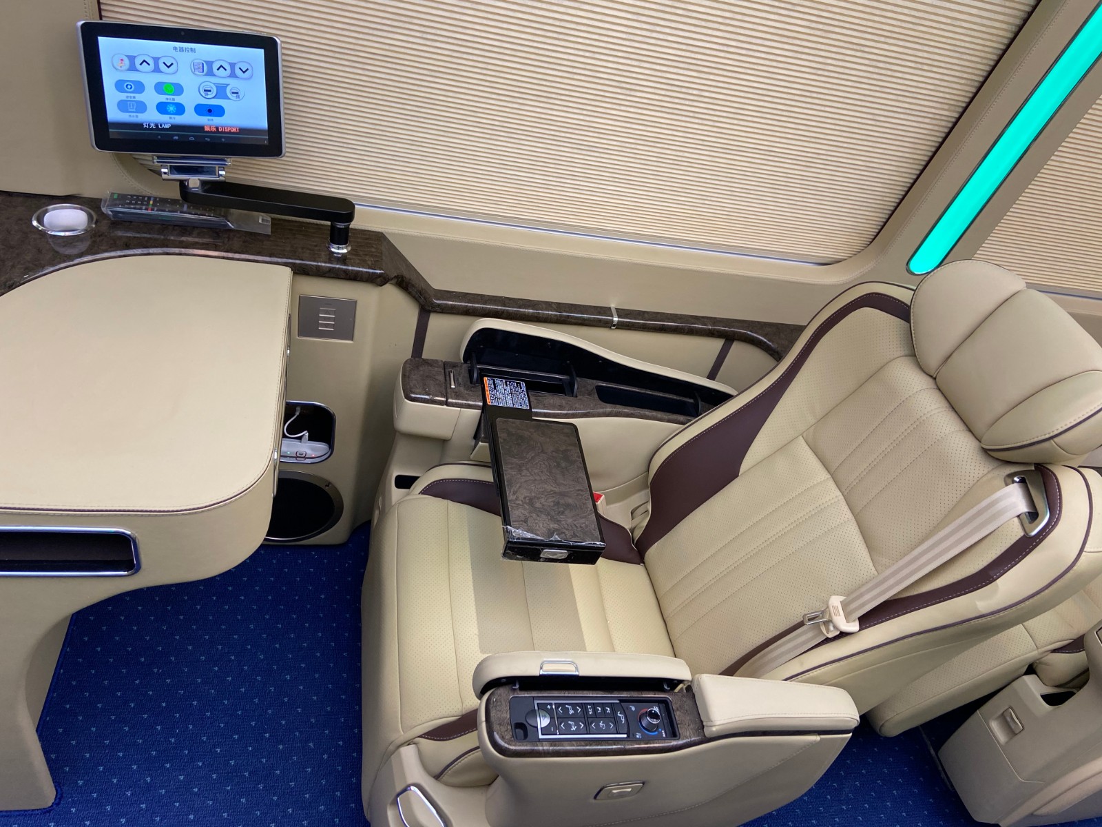 米乐 M6米乐丰田考斯特定制版10座价格豪华内饰(图5)