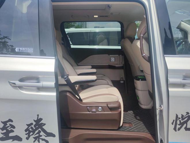 米乐 M6米乐商务车的家用篇 开着一汽奔腾M9来逛大连(图6)