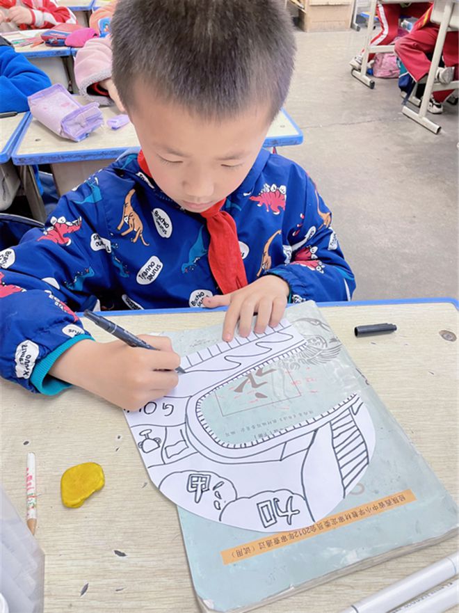 米乐M6 米乐灞桥区新建小学开展以设计安全头盔为主题的美术活动(图2)