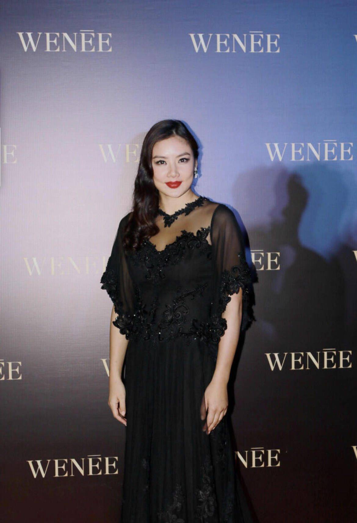 乐基儿和其他超模不一样军绿色背心配牛仔潇洒帅气美出高级范米乐M6 米乐(图9)