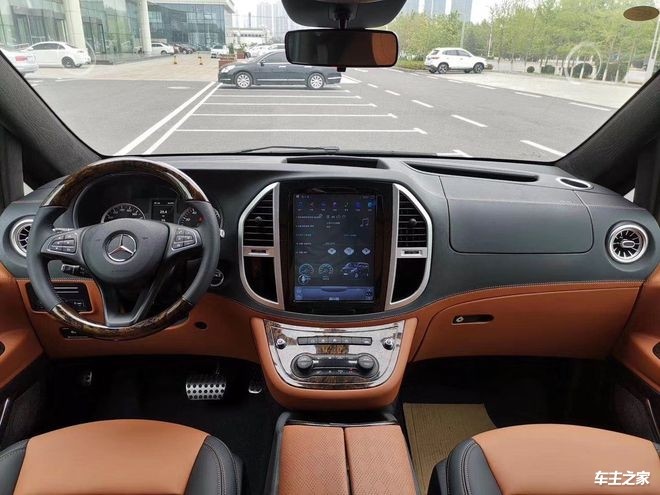 米乐M6 米乐奔驰威霆改装高顶商务车 豪华内饰升级(图3)