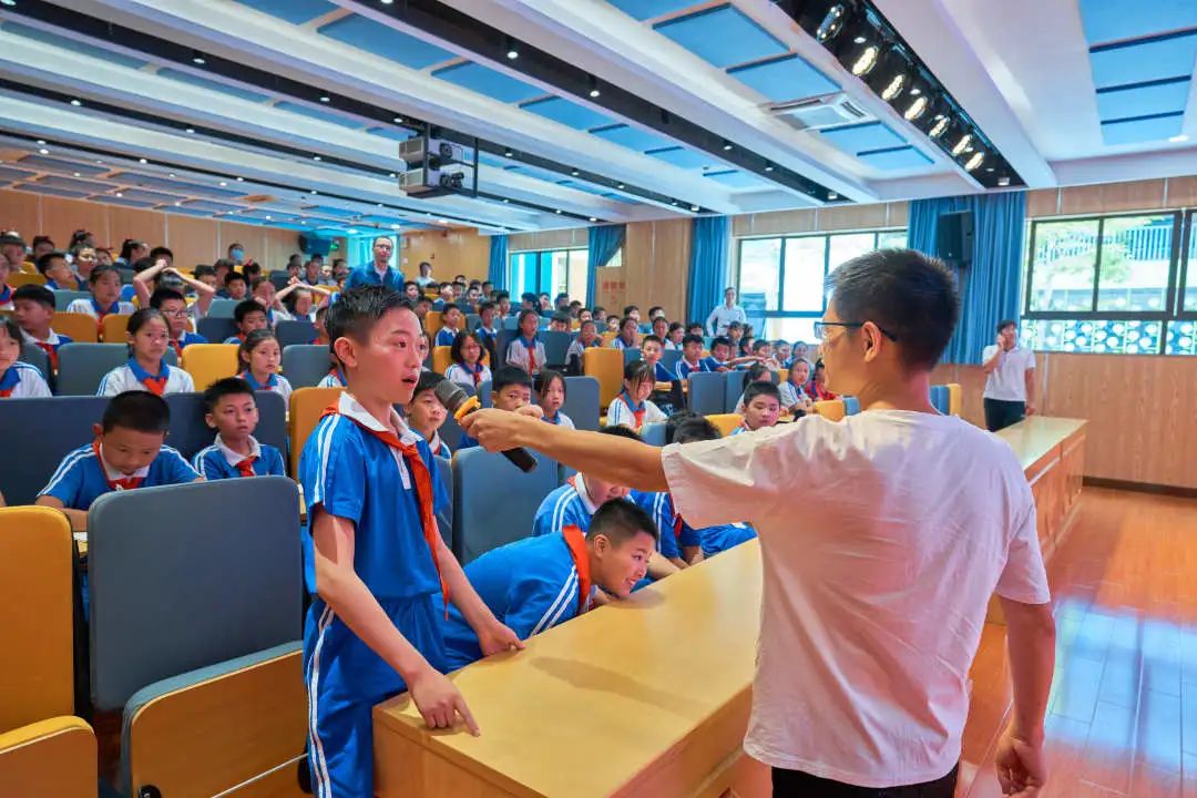 米乐 M6米乐感受人工智能的魅力！坪山区马峦小学举行主题科普讲座(图2)