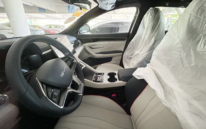 宋PLUS DM-i冠军版实车：比图片好看这前脸卖16万起贵吗？米乐 M6米乐(图4)