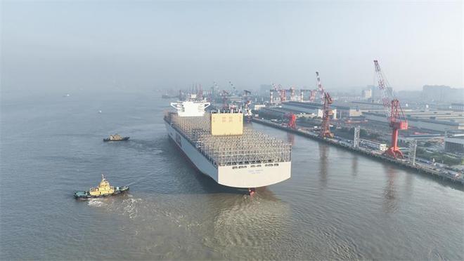 米乐 M6米乐完全自主研发设计建造全球最大级别新造集装箱船出江试航(图2)