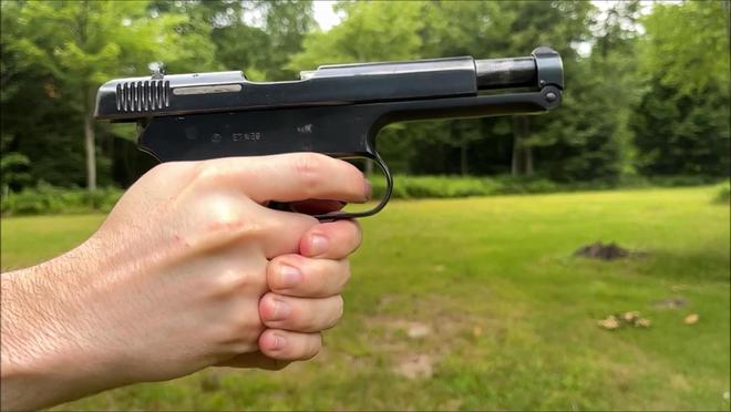 这把手枪的设计考虑了人米乐M6 米乐体工程学 准确度和射击稳定性非常高(图5)