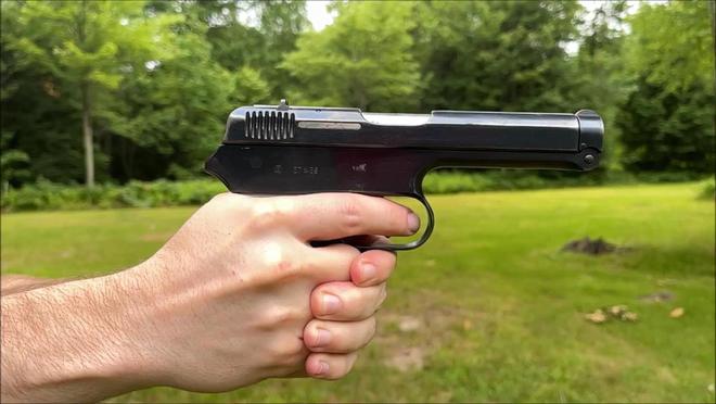 这把手枪的设计考虑了人米乐M6 米乐体工程学 准确度和射击稳定性非常高(图4)
