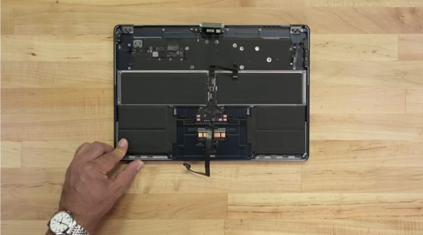 1米乐 M6米乐5英寸MacBook Air拆解：经典内部设计配新六扬声器(图1)