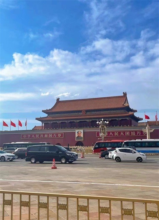 米乐M6 米乐奔驰V260L四座隐藏六座商务车指导报价(图1)
