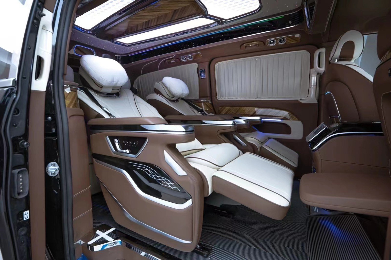 米乐 M6米乐最新款奔驰V260商务车定制高顶七座豪华(图3)