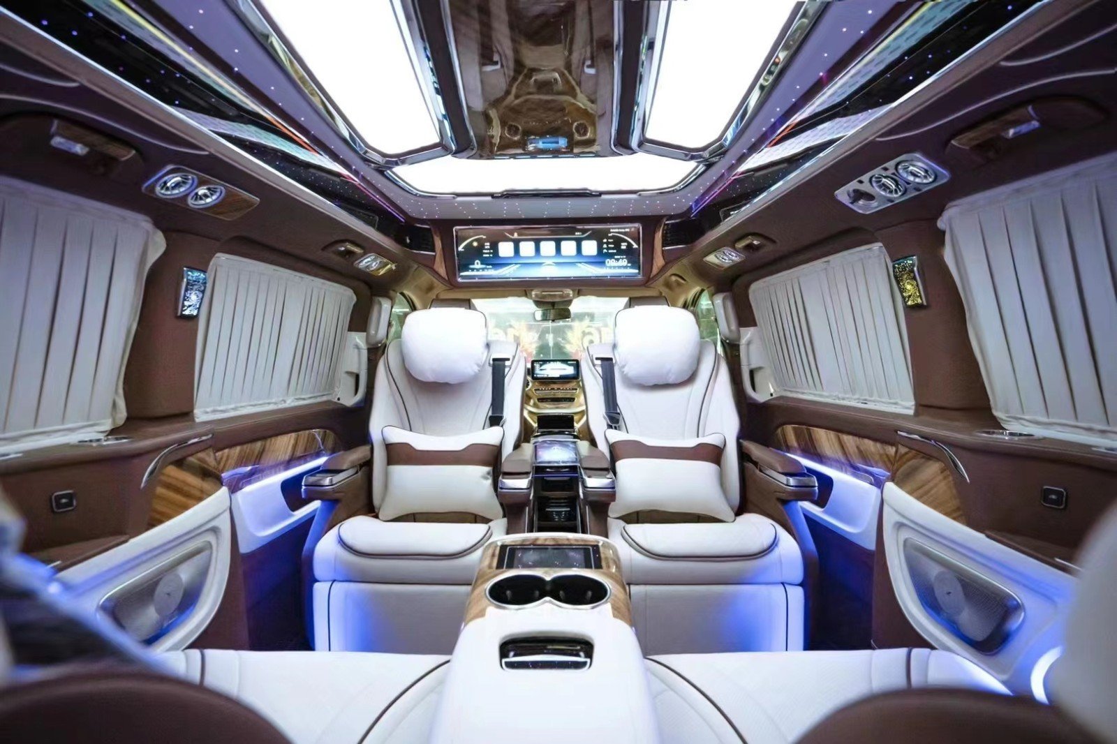 米乐 M6米乐最新款奔驰V260商务车定制高顶七座豪华(图4)