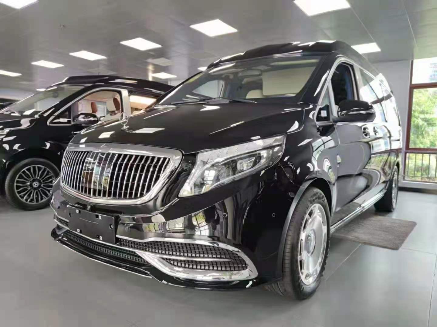 2022款奔驰V260顶级奢华米乐 M6米乐商务车最新优惠 展厅现车(图1)