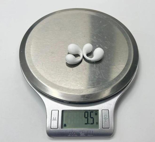 太绝了米乐 M6米乐鬼才设计！这个耳钉大小的「骨头耳机」耳朵都听(图6)