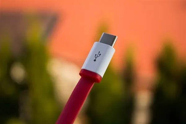 iPhone 15迎史上最大变化！16年米乐M6 米乐经典设计没了 涨价2千你还买吗？(图3)