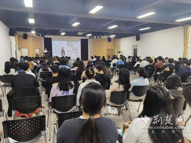 米乐 M6米乐铸就学生成功素质！武昌理工学院艺术设计学院铺就学子成功之路(图4)