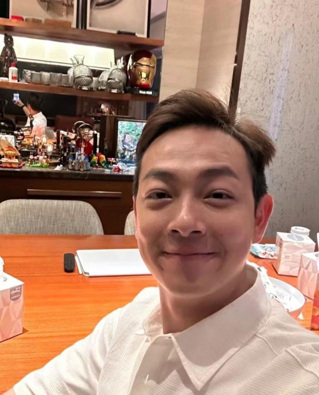 米乐 M6米乐转当网红！知名爱国港星晒豪宅被指与酒店撞样空间宽敞设计气派(图6)