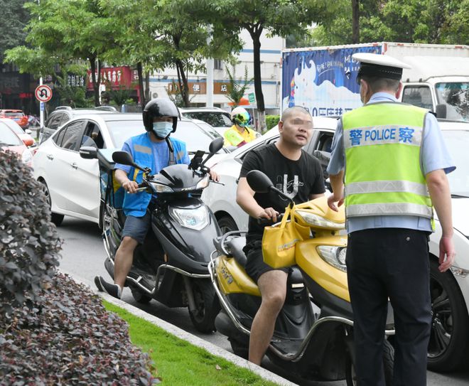 电动车因违规载人被罚车主：不能载人设计米乐 M6米乐后座干嘛？获得回复(图3)
