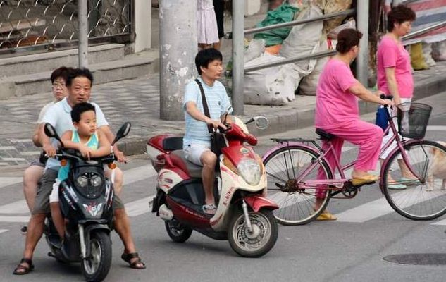 电动车因违规载人被罚车主：不能载人设计米乐 M6米乐后座干嘛？获得回复(图6)