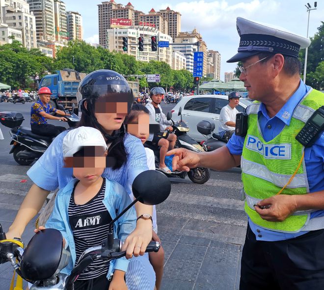 电动车因违规载人被罚车主：不能载人设计米乐 M6米乐后座干嘛？获得回复(图5)
