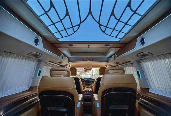 米乐M6 米乐奔驰双色外观奔驰商务车保姆车七座MPV(图4)