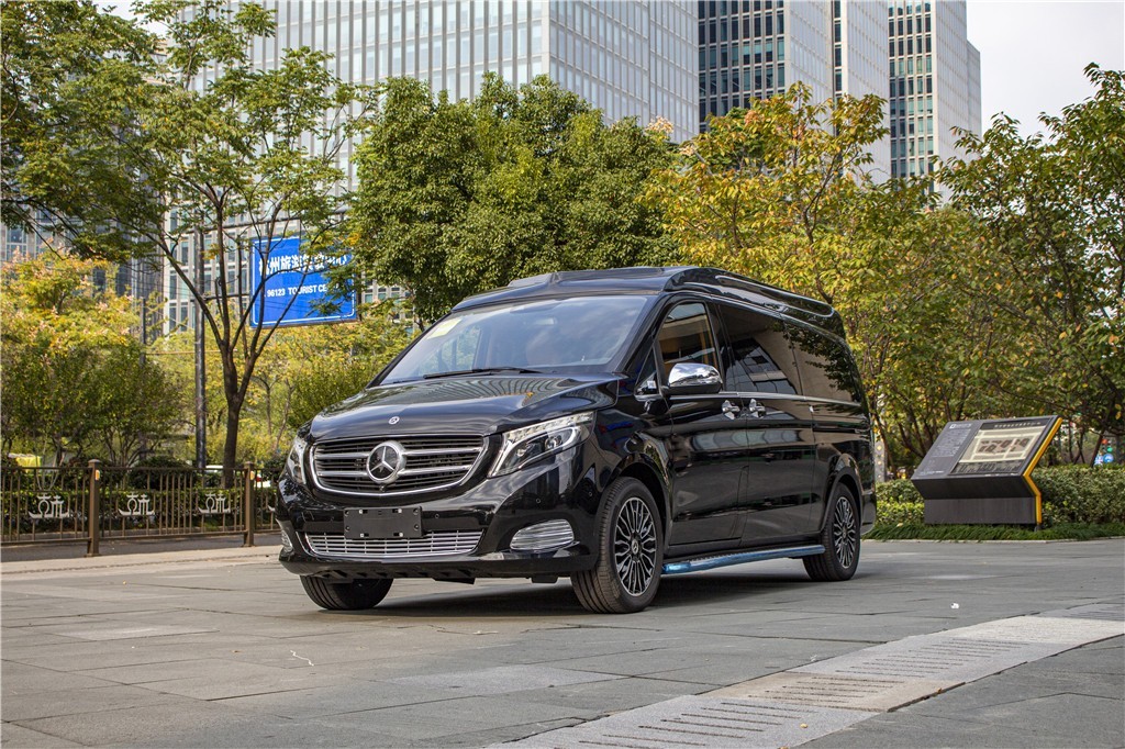 米乐M6 米乐奔驰V级黑金双拼限量版豪华商务车(图1)