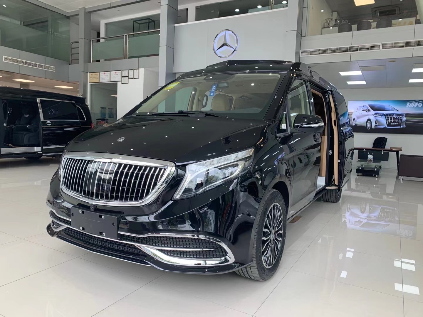 2021新款奔驰V26米乐M6 米乐0L商务车傲旋大白鲨实拍体验测评(图1)