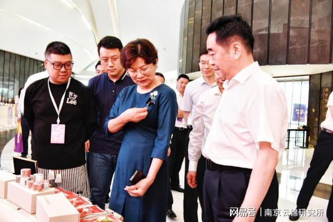 米乐 M6米乐科技创新 艺术设计赋能 南京云锦研究所这款产品又火出了圈(图3)