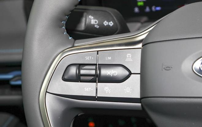 米乐 M6米乐中产家庭新选择福特新车油耗低至631L设计语言ST-Line加持(图14)