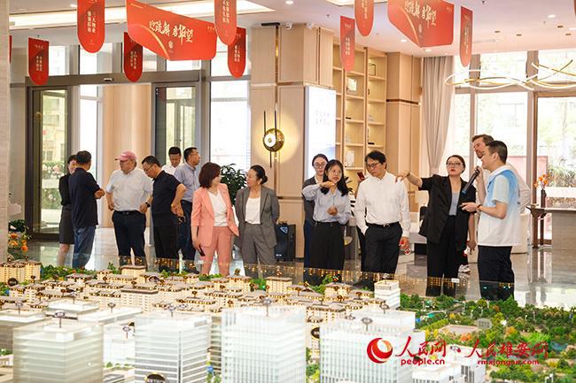 世界设计组织主席米乐M6 米乐大卫·库苏马参访雄安新区(图2)