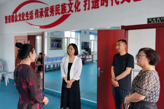 米乐M6 米乐区委常委、宣传部部长梁晓磊调研创意设计产业及新时代文明实践工作(图2)