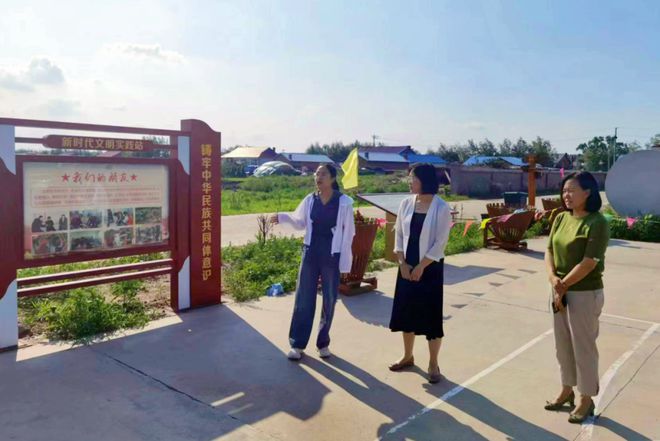 米乐M6 米乐区委常委、宣传部部长梁晓磊调研创意设计产业及新时代文明实践工作(图4)