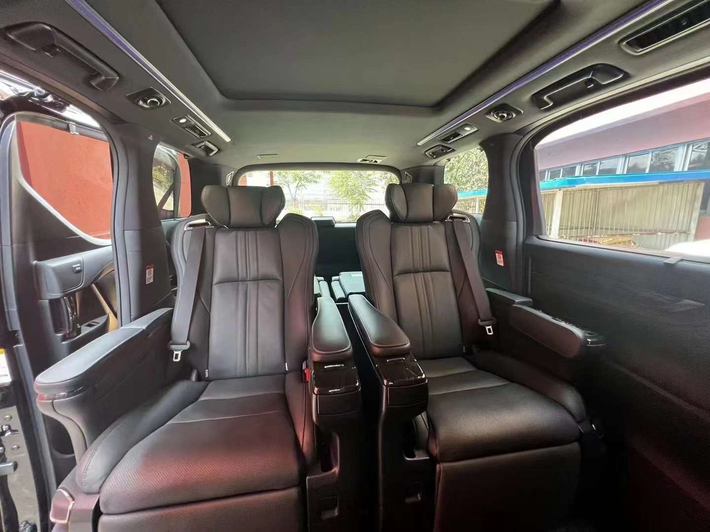 2022米乐M6 米乐款进口雷克萨斯LM欧版商务车价格配置动力解读(图2)