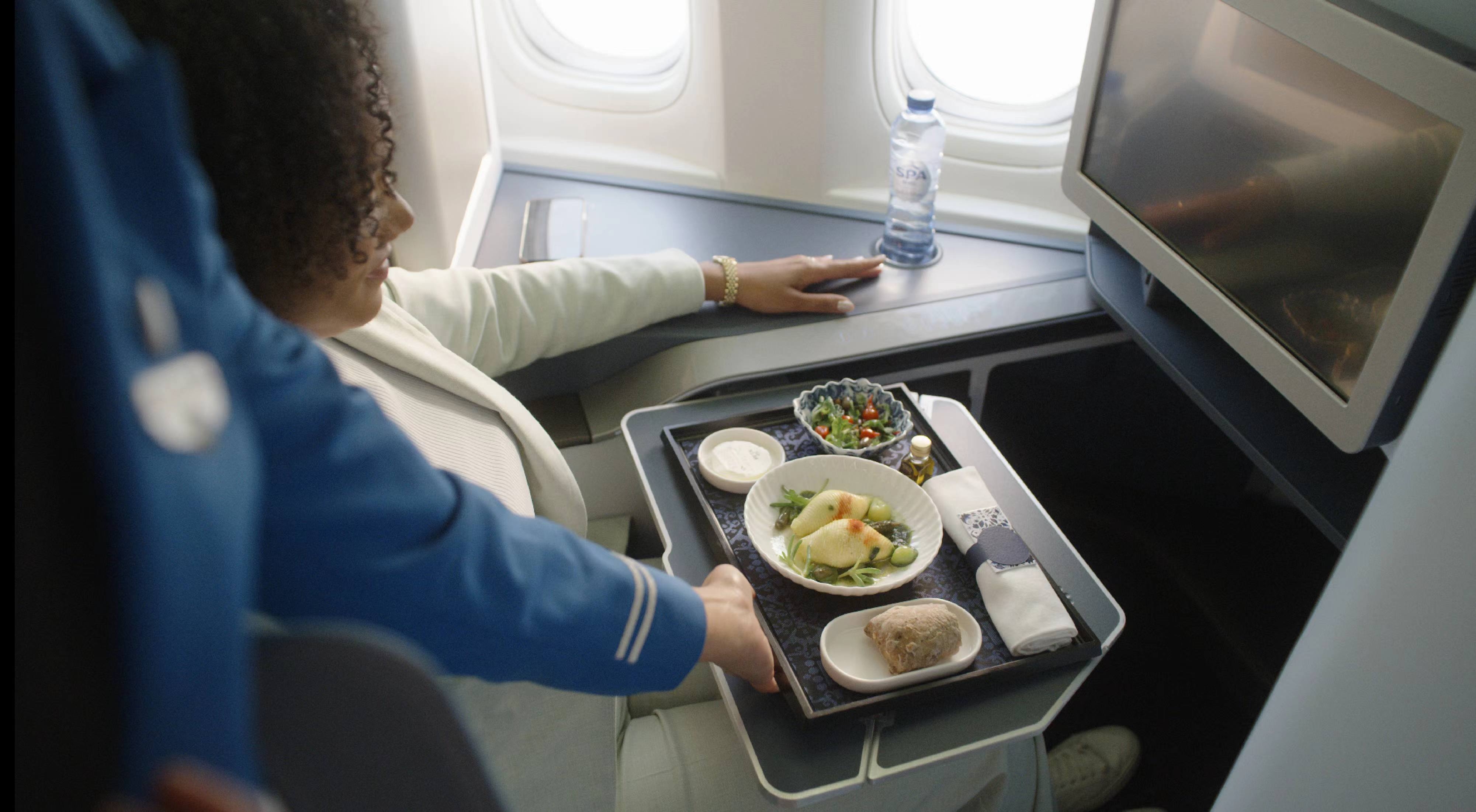 米乐 M6米乐荷兰皇家航空波音777机队推出全新环宇商务舱座椅(图2)
