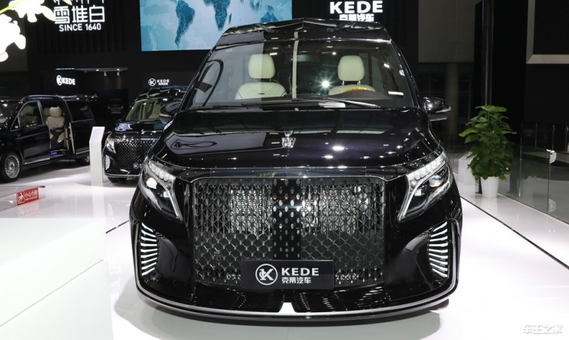 米乐 M6米乐今天给大家分享的这款车型圣母峰一直以来都是作为商务车定制界的天花板车型当然报价一直以来也是居高不下而现在也是低至9开头的价格。(图1)