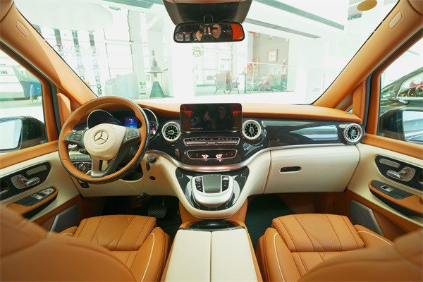 米乐M6 米乐奔驰v260L商务车七座最新报价落地查询(图2)