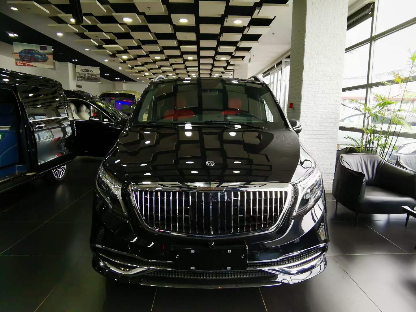 米乐M6 米乐奔驰V260L限量版定制商务車你喜欢吗？(图1)