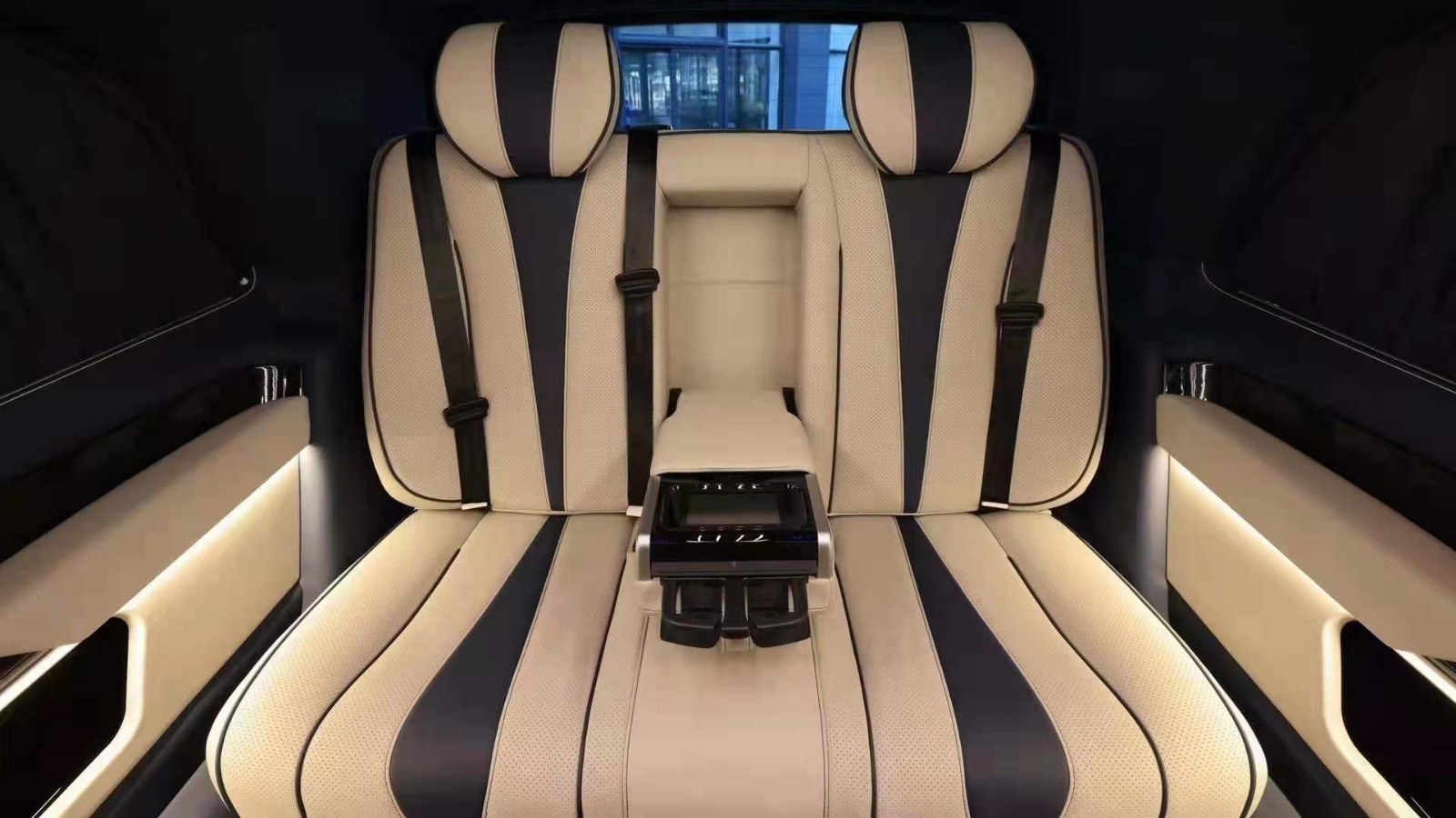 米乐M6 米乐奔驰V260L限量版定制商务車你喜欢吗？(图6)