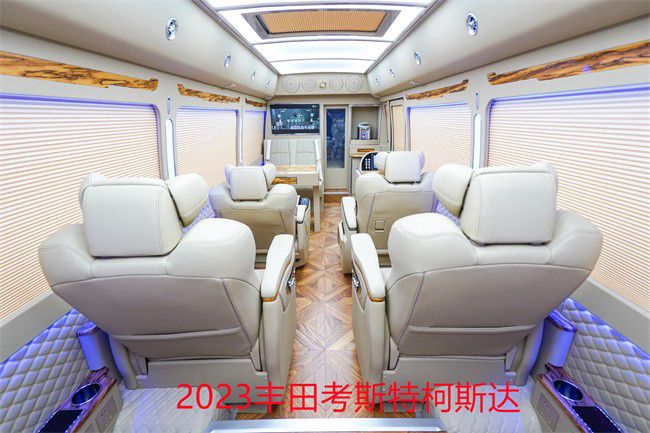 改装的丰田考斯特内饰的设计上米乐M6 米乐焕然一新(图1)